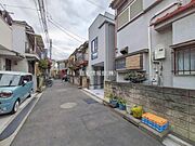 前面道路を含めた現地写真です。
