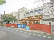 蕨市立南小学校まで約550m（徒歩7分）