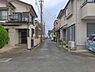 外観：前面道路を含めた現地写真です。