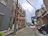 外観：前面道路を含めた現地写真です。