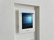 訪問者を確認できるTVモニター付きインターフォンです。
