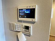 訪問者を確認できるTVモニター付きインターフォンです。