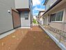 外観：前面道路を含めた現地写真です。