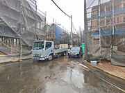 前面道路を含めた現地写真です。