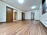 家族団らんの場所としてゆったりと居心地の良いリビングです。