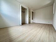 いつでもお部屋をスッキリお使い頂ける収納スペースを設置。