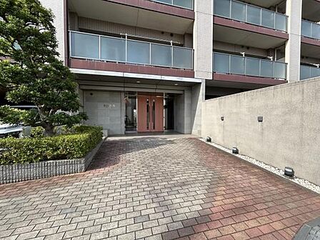 エントランスです。皆様やお客様をお出迎え致します。