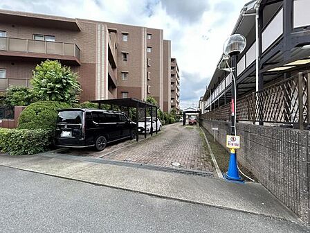 駐車場ももちろん完備しておりますのでお車所有の方にも心強いです。