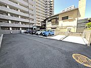 駐車場ももちろん完備しておりますのでお車所有の方にも心強いです。