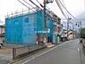 外観：前面道路を含めた現地写真です。