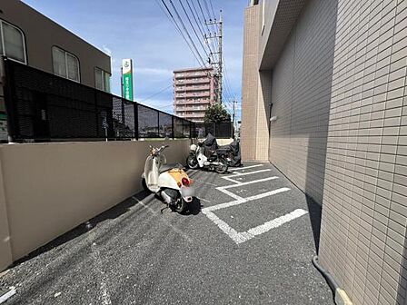 バイク置き場もございます。