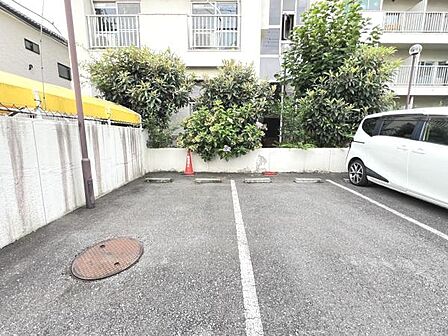 駐車場ももちろん完備しておりますのでお車所有の方にも心強いです。