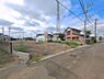 外観：前面道路を含めた現地写真です。