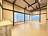 洋室：2面採光を確保した室内は、明るく風通しも良く、大変居心地の良い空間となっております。