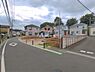 外観：前面道路を含めた現地写真です。