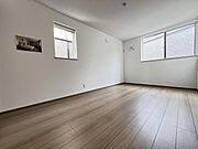 明るい広々とした主寝室でご家族ゆっくりお休みになれますね。