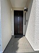 綺麗で明るい玄関でお客様をお迎えいただけます。
