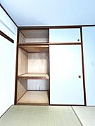 いつでもお部屋をスッキリお使い頂ける収納スペースを設置。