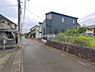 外観：前面道路を含めた現地写真です。