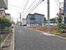 外観：前面道路を含めた現地写真です。