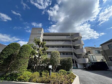 鉄筋コンクリート造5階建になります。