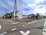 外観：前面道路を含めた現地写真です。