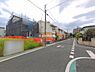 外観：前面道路を含めた現地写真です。