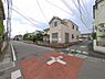 外観：前面道路を含めた現地写真です。