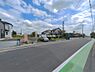 外観：前面道路を含めた現地写真です。
