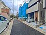 外観：前面道路を含めた現地写真です。