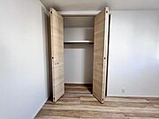 中の物を確認しやすく、取り出しやすい収納スペース。お部屋を広々とお使いいただけます。