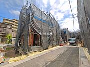 前面道路を含めた現地写真です。