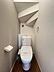 トイレ：ほっと安らげるトイレ空間です。シャワー洗浄機能付のトイレは、清潔感が印象的な空間ですね。