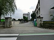 春日部市立武里小学校まで約270m（徒歩4分）