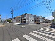 前面道路を含めた現地写真です。