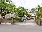 越谷市立弥栄小学校まで約700m（徒歩9分）