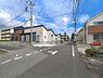 外観：前面道路を含めた現地写真です。