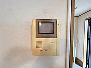 訪問者を確認できるTVモニター付きインターフォンです。