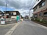 外観：前面道路は幅員約6mございます。
