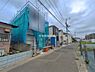 外観：前面道路を含めた現地写真です。
