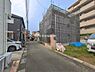 外観：前面道路を含めた現地写真です。