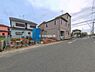 外観：前面道路を含めた現地写真です。