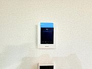 訪問者を確認できるTVモニター付きインターフォンです。