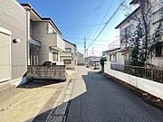 前面道路を含めた現地写真です。ぜひ周辺環境も併せてご覧ください。