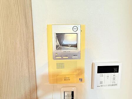 訪問者を確認できるTVモニター付きインターフォンです。