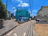 外観：前面道路を含めた現地写真です。