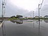 外観：前面道路を含めた現地写真です。