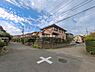外観：前面道路を含めた現地写真です。