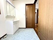 脱衣所は小さなお子様がいるご家庭にも重宝されます。