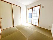 和室スペースです。畳のお部屋は寛げる空間ですね。
